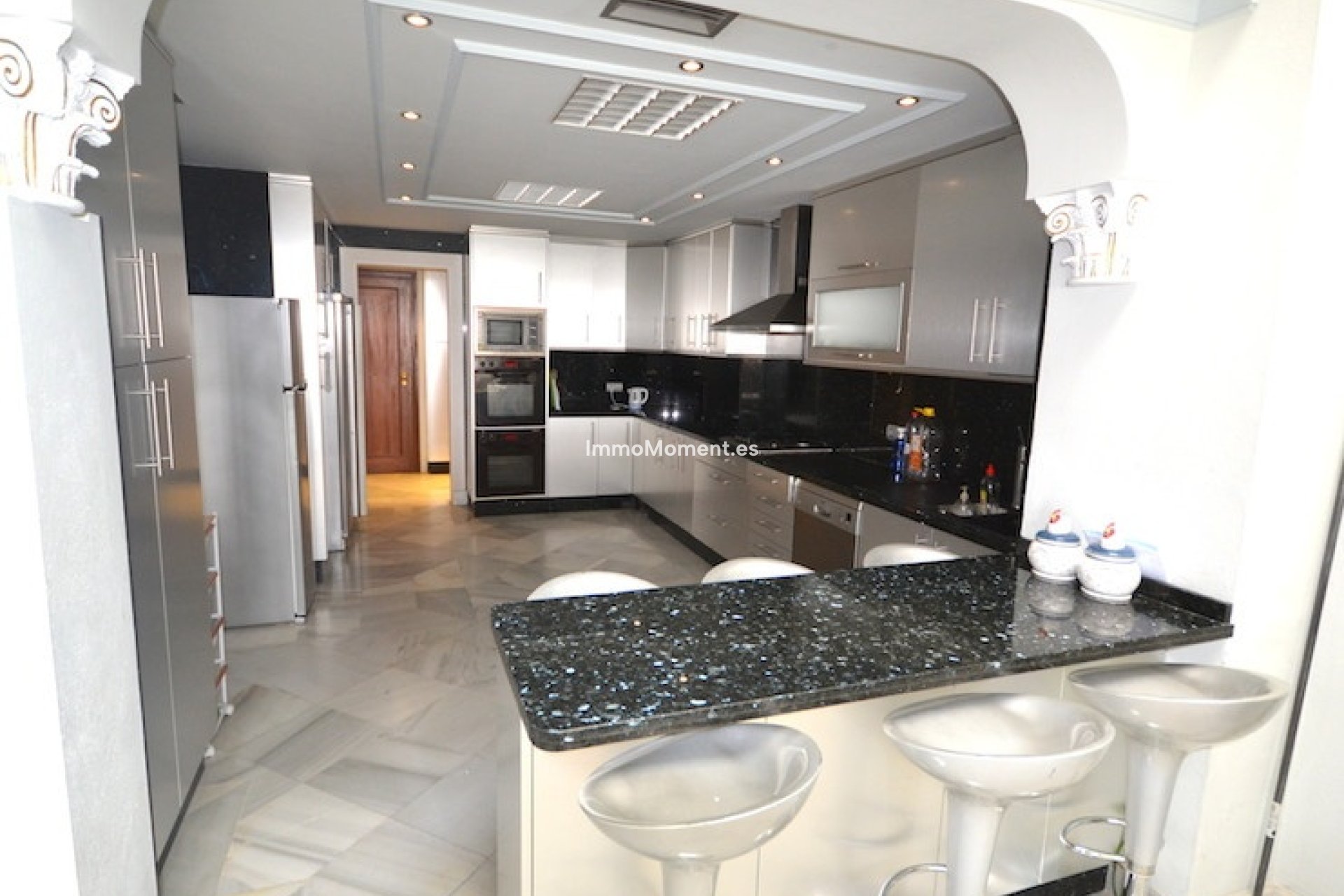 Resale - Apartment - Marbella - Puerto Banús