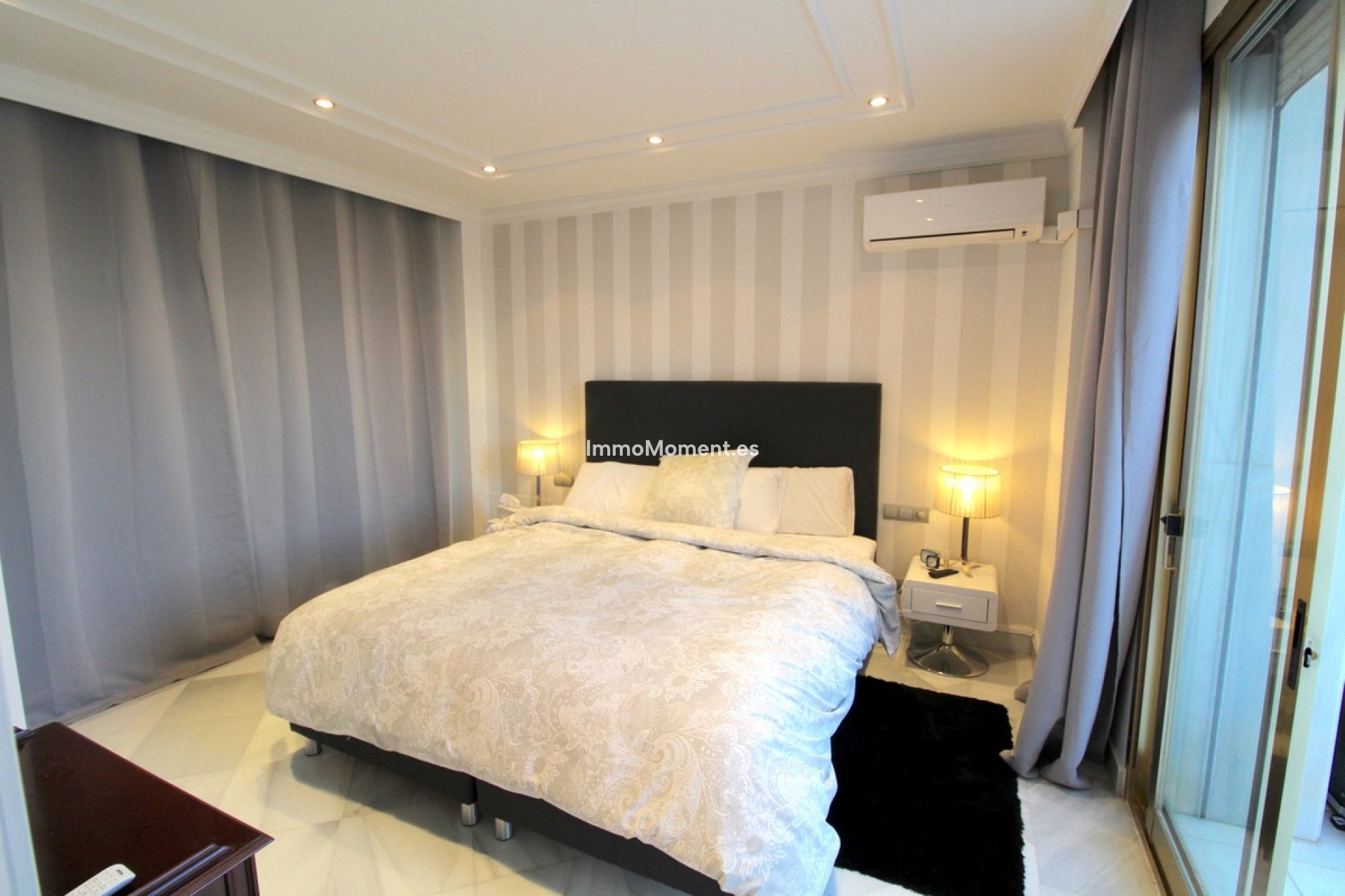 Resale - Apartment - Marbella - Puerto Banús