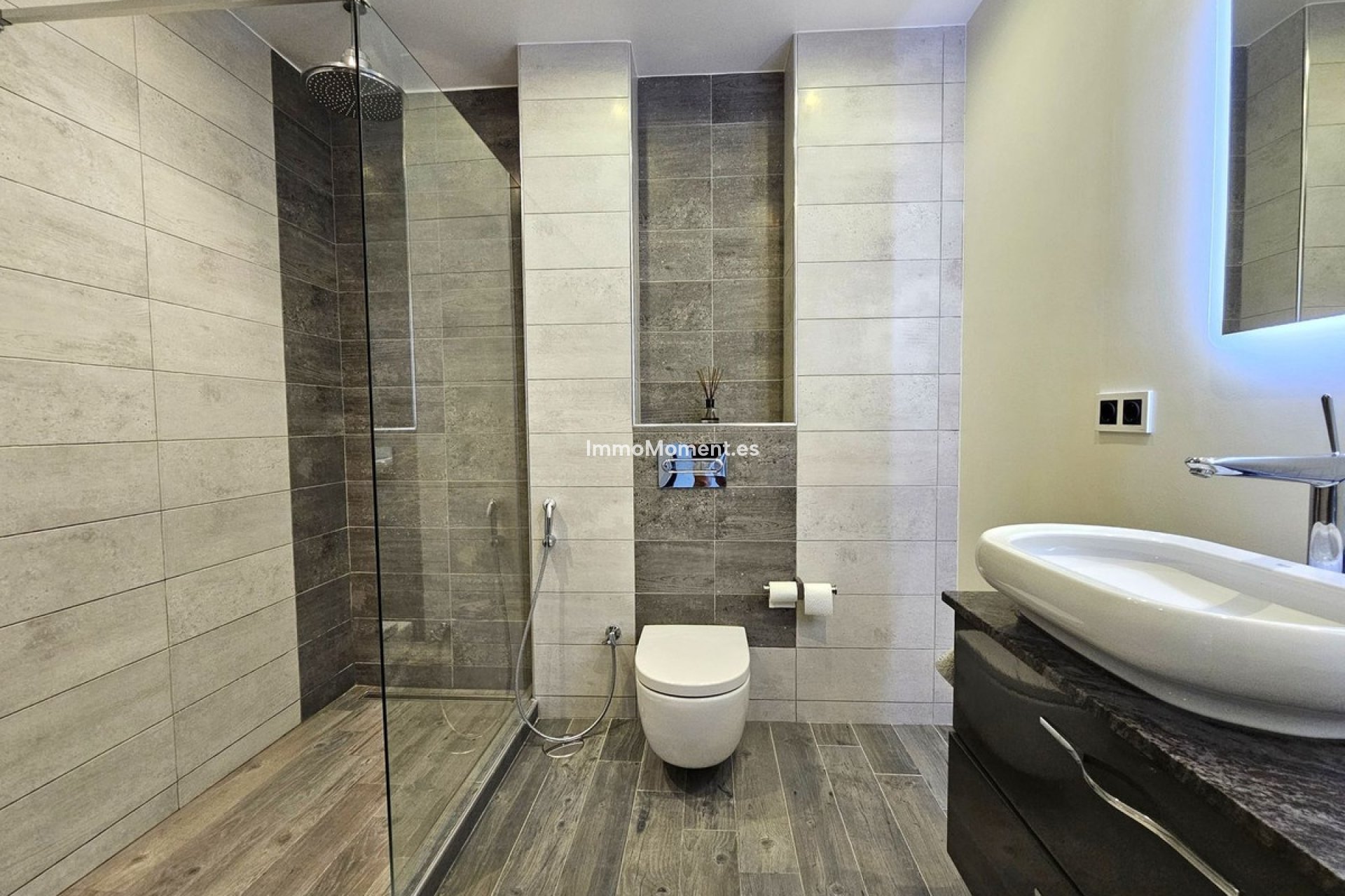 Resale - Apartment - Marbella - Puerto Banús