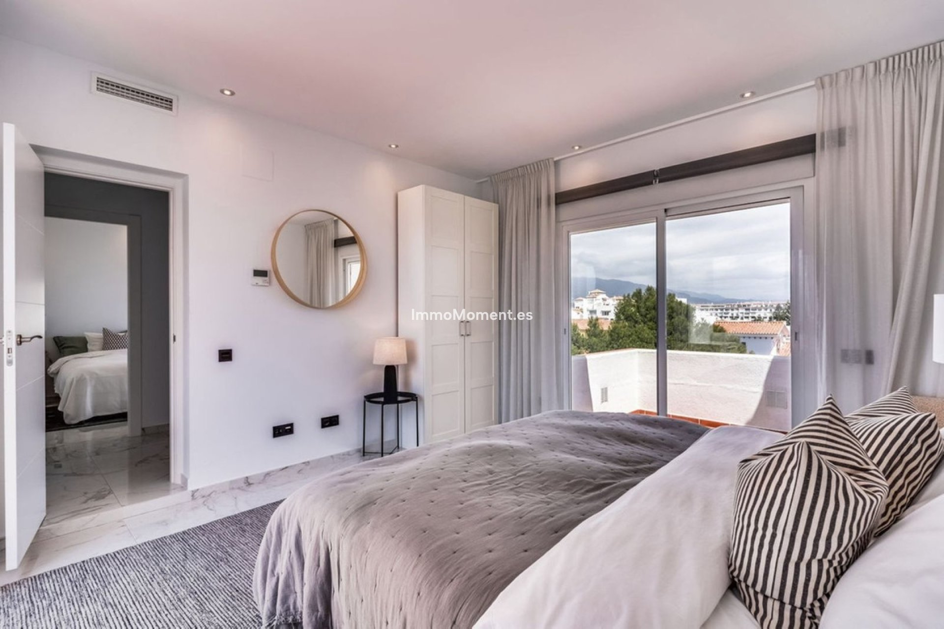 Resale - Apartment - Marbella - Puerto Banús