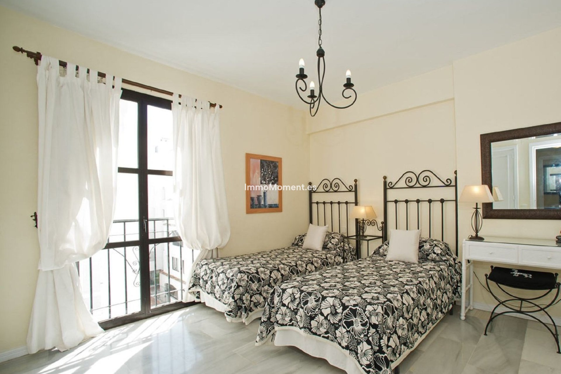 Resale - Apartment - Marbella - Puerto Banús