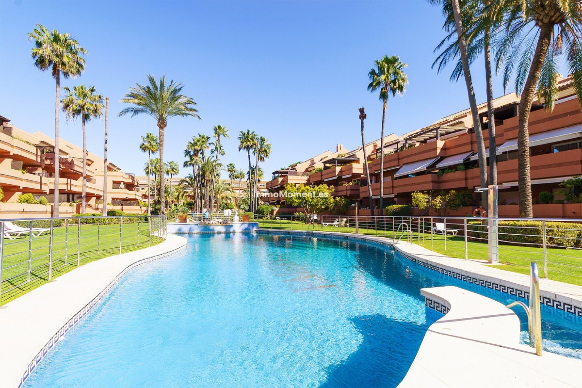 Resale - Apartment - Marbella - Puerto Banús
