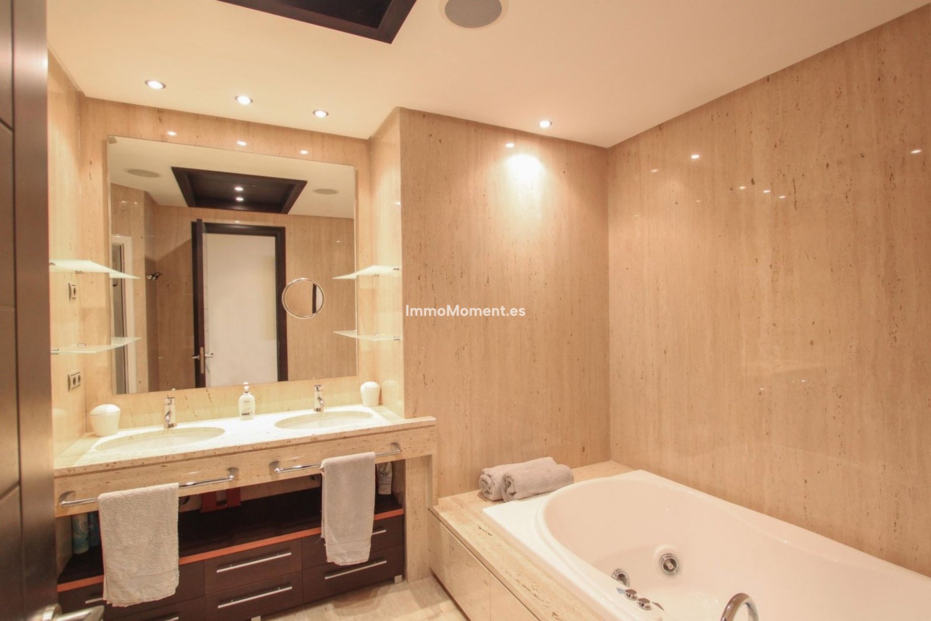 Resale - Apartment - Marbella - Puerto Banús