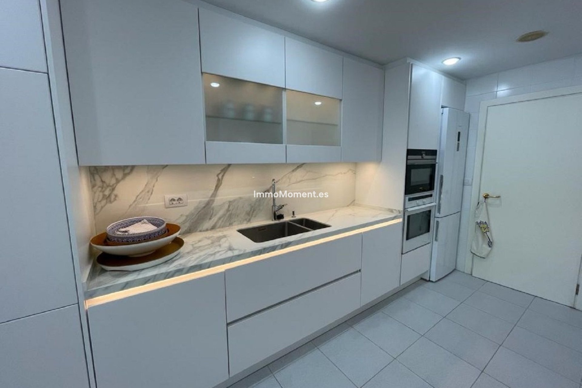 Resale - Apartment - Marbella - Puerto Banús