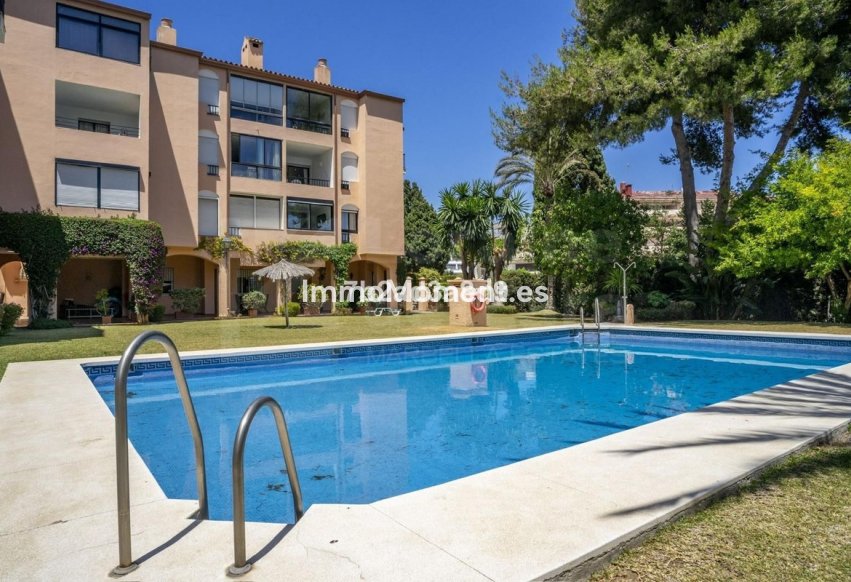 Resale - Apartment - Marbella - Puerto Banús
