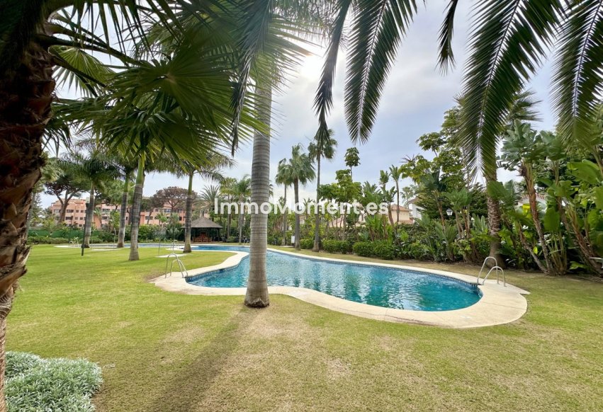 Resale - Apartment - Marbella - Puerto Banús