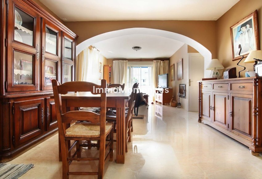 Resale - Apartment - Marbella - Puerto Banús