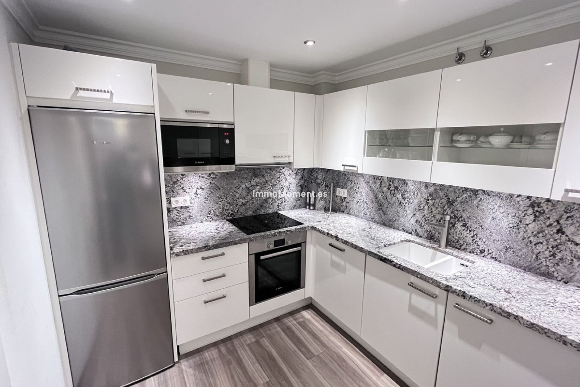 Resale - Apartment - Marbella - Puerto Banús