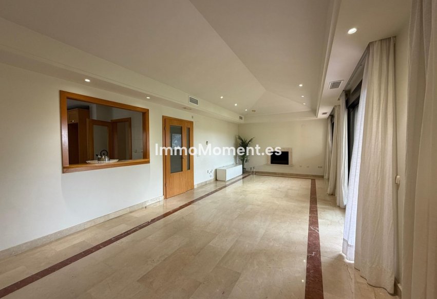 Resale - Apartment - Marbella - Puerto Banús