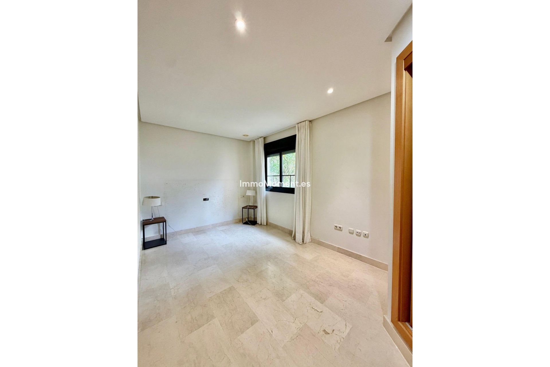 Resale - Apartment - Marbella - Puerto Banús