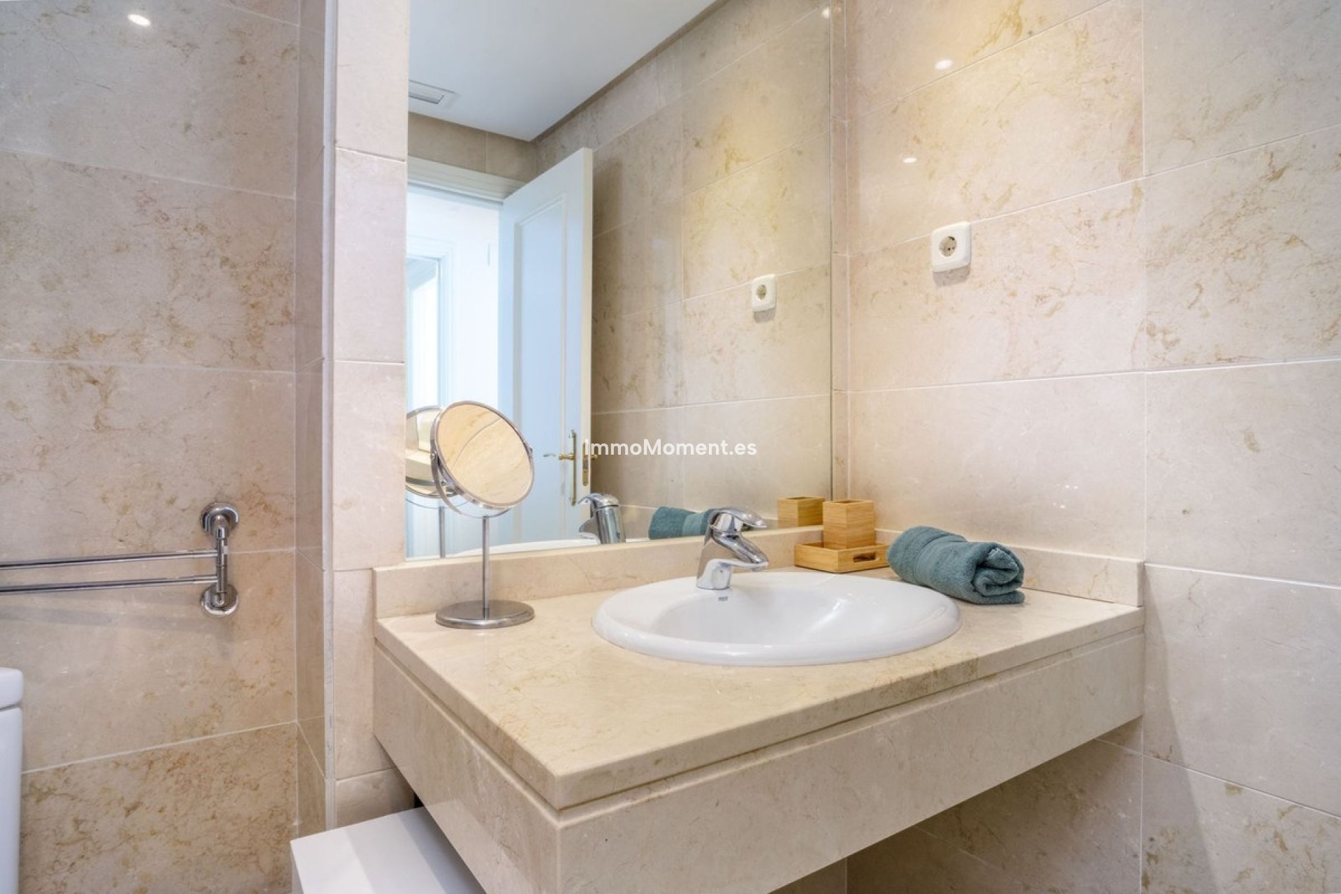 Resale - Apartment - Marbella - Puerto Banús