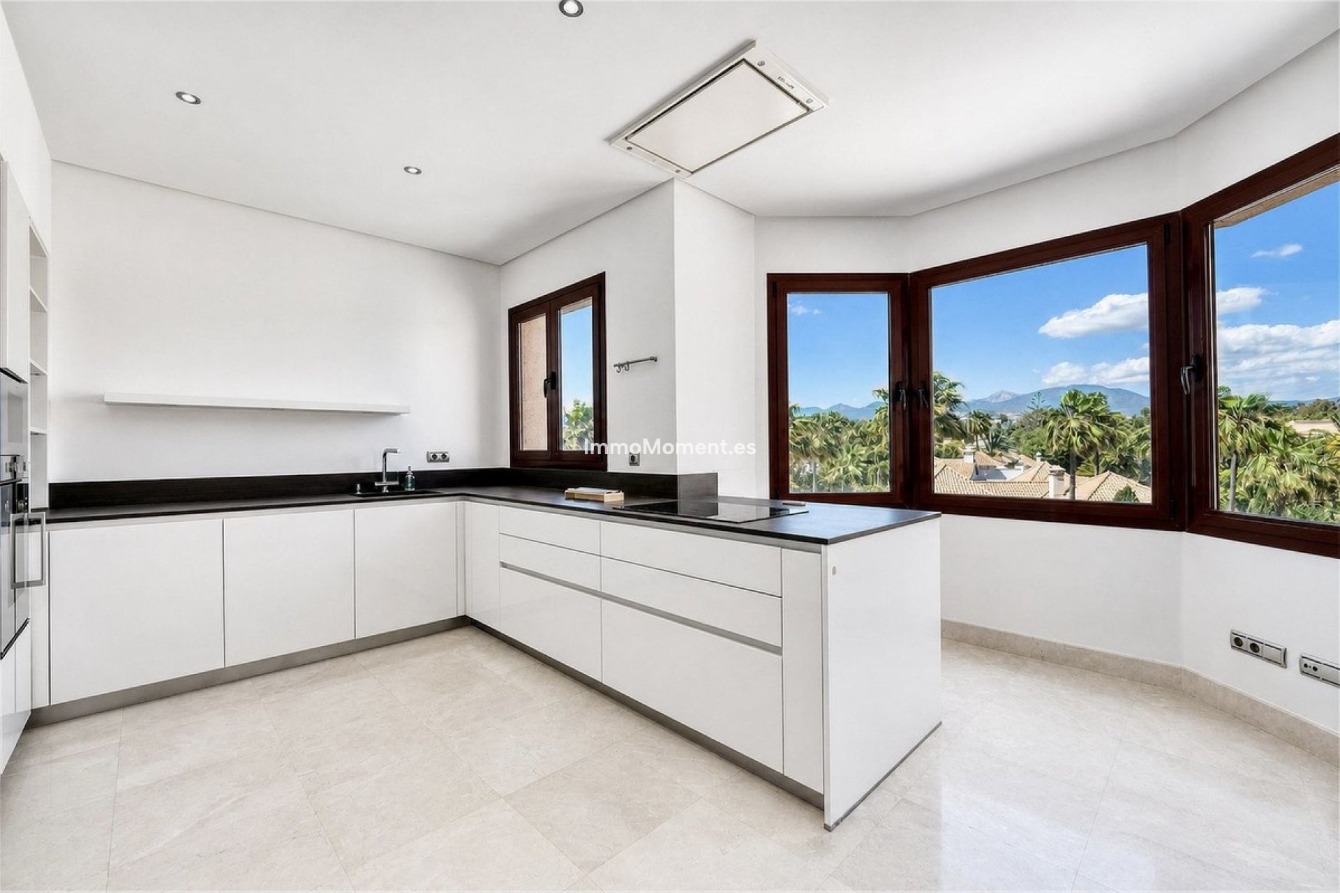 Resale - Apartment - Marbella - Puerto Banús