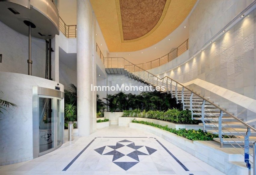 Resale - Apartment - Marbella - Puerto Banús