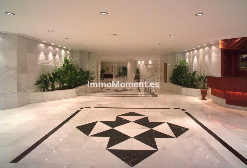 Resale - Apartment - Marbella - Puerto Banús