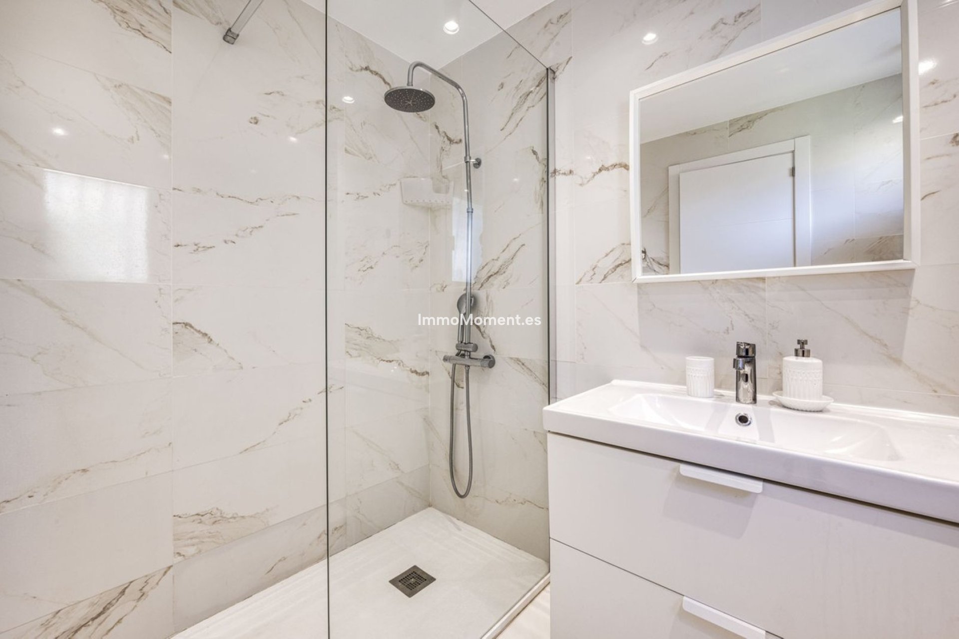 Resale - Apartment - Marbella - Puerto Banús