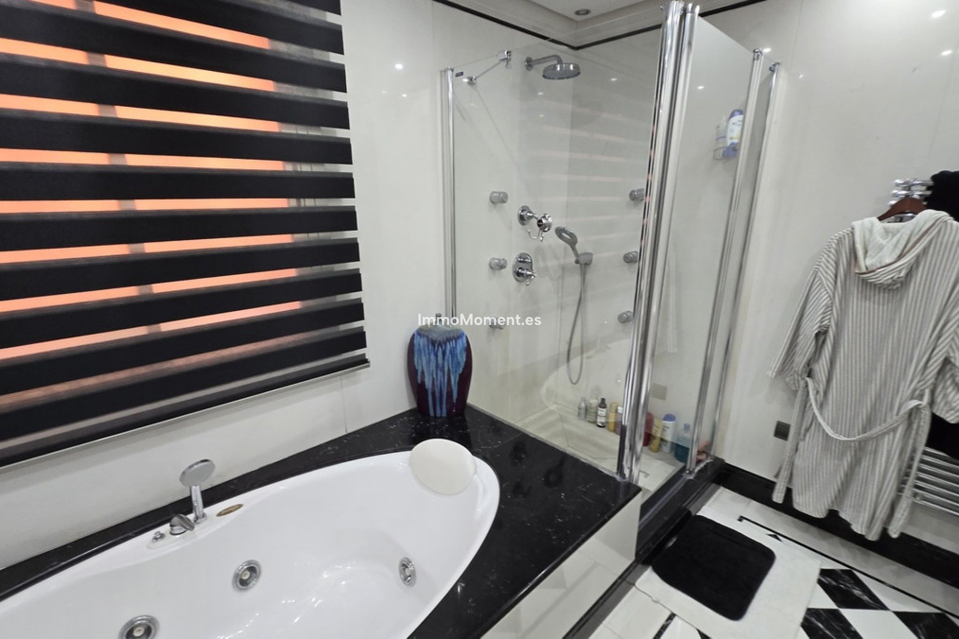 Resale - Apartment - Marbella - Puerto Banús