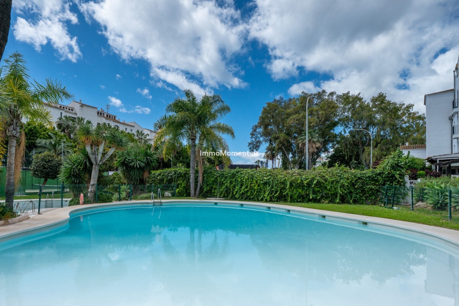 Resale - Apartment - Marbella - Puerto Banús