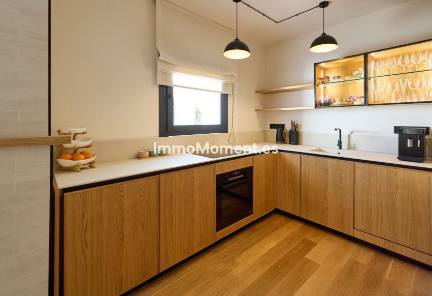 Resale - Apartment - Marbella - Puerto Banús