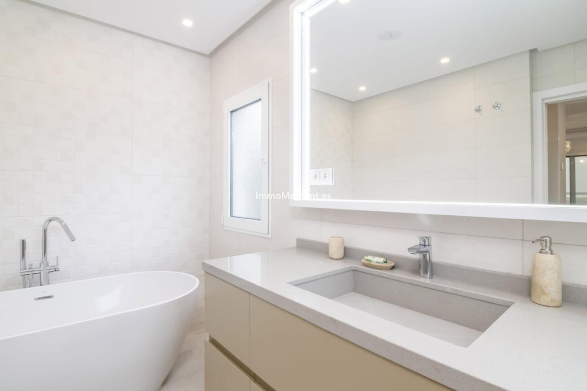 Resale - Apartment - Marbella - Puerto Banús