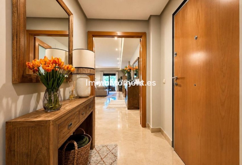 Resale - Apartment - Marbella - Puerto Banús