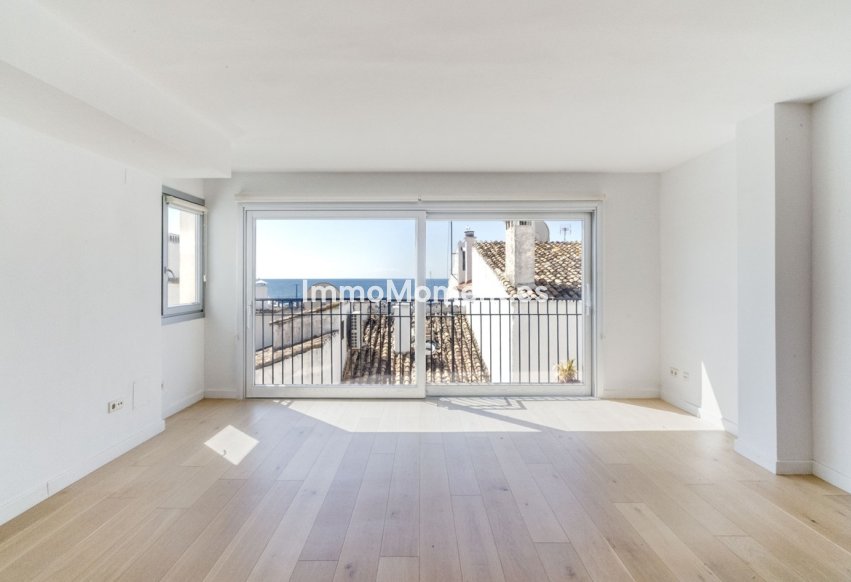 Resale - Apartment - Marbella - Puerto Banús