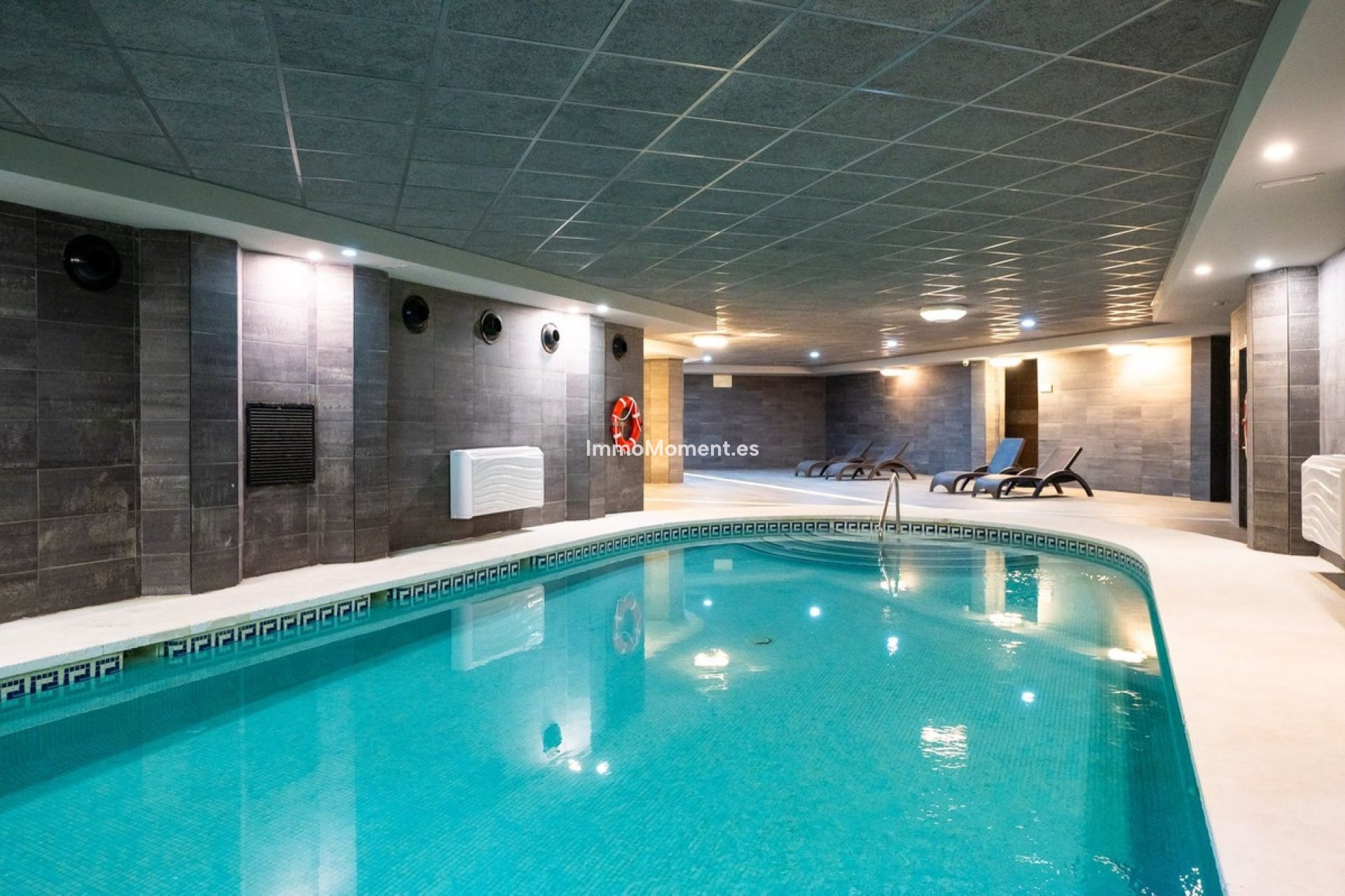 Resale - Apartment - Marbella - Puerto Banús