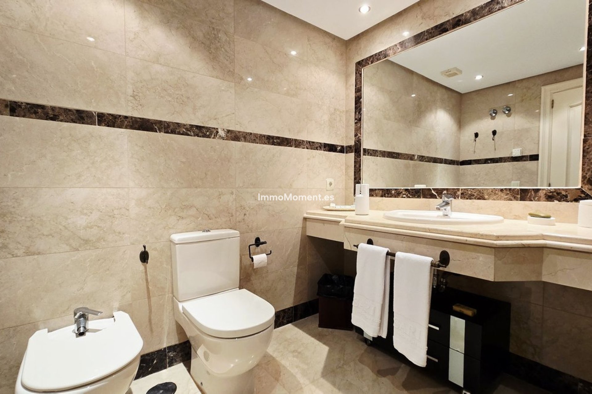 Resale - Apartment - Marbella - Puerto Banús