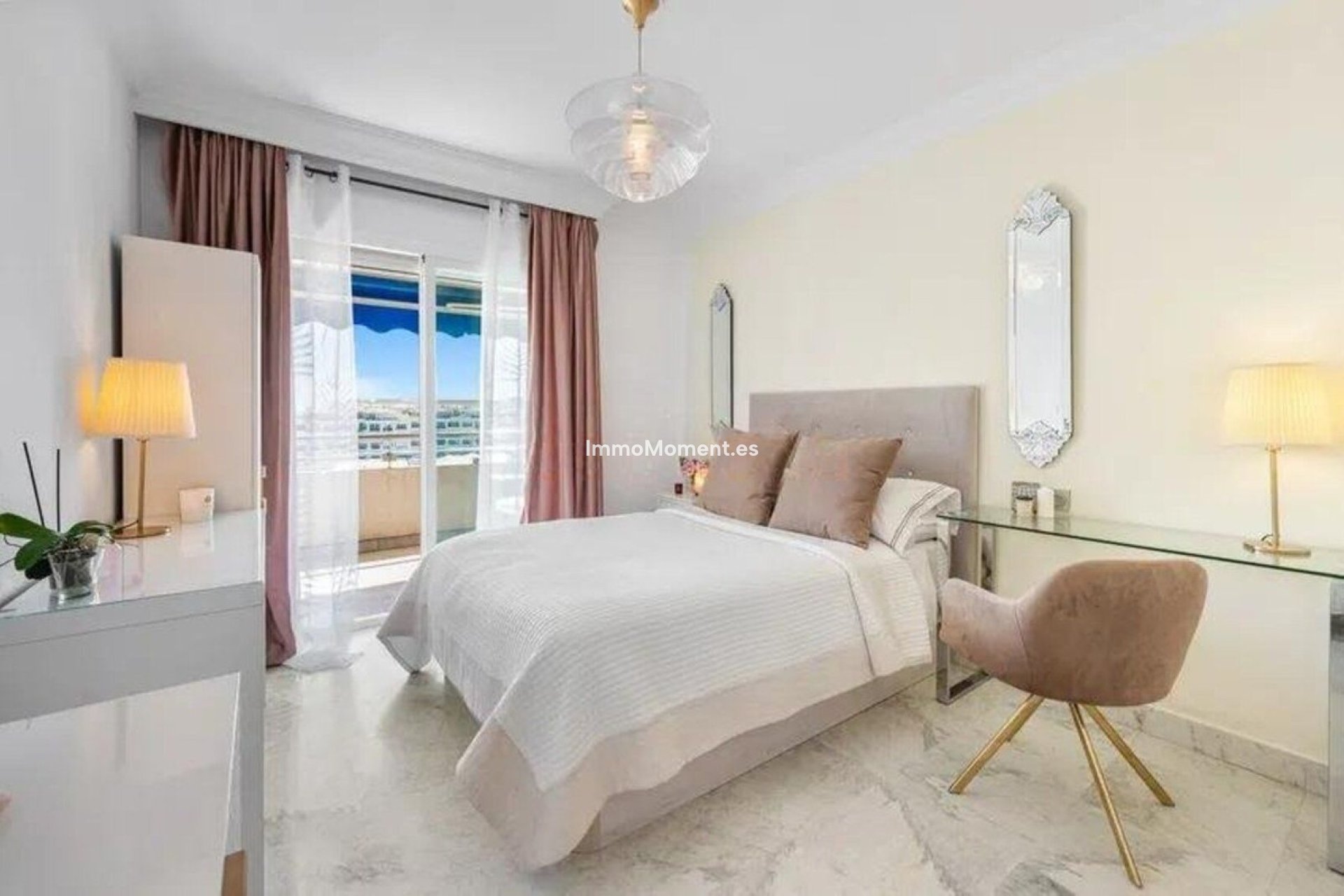 Resale - Apartment - Marbella - Puerto Banús