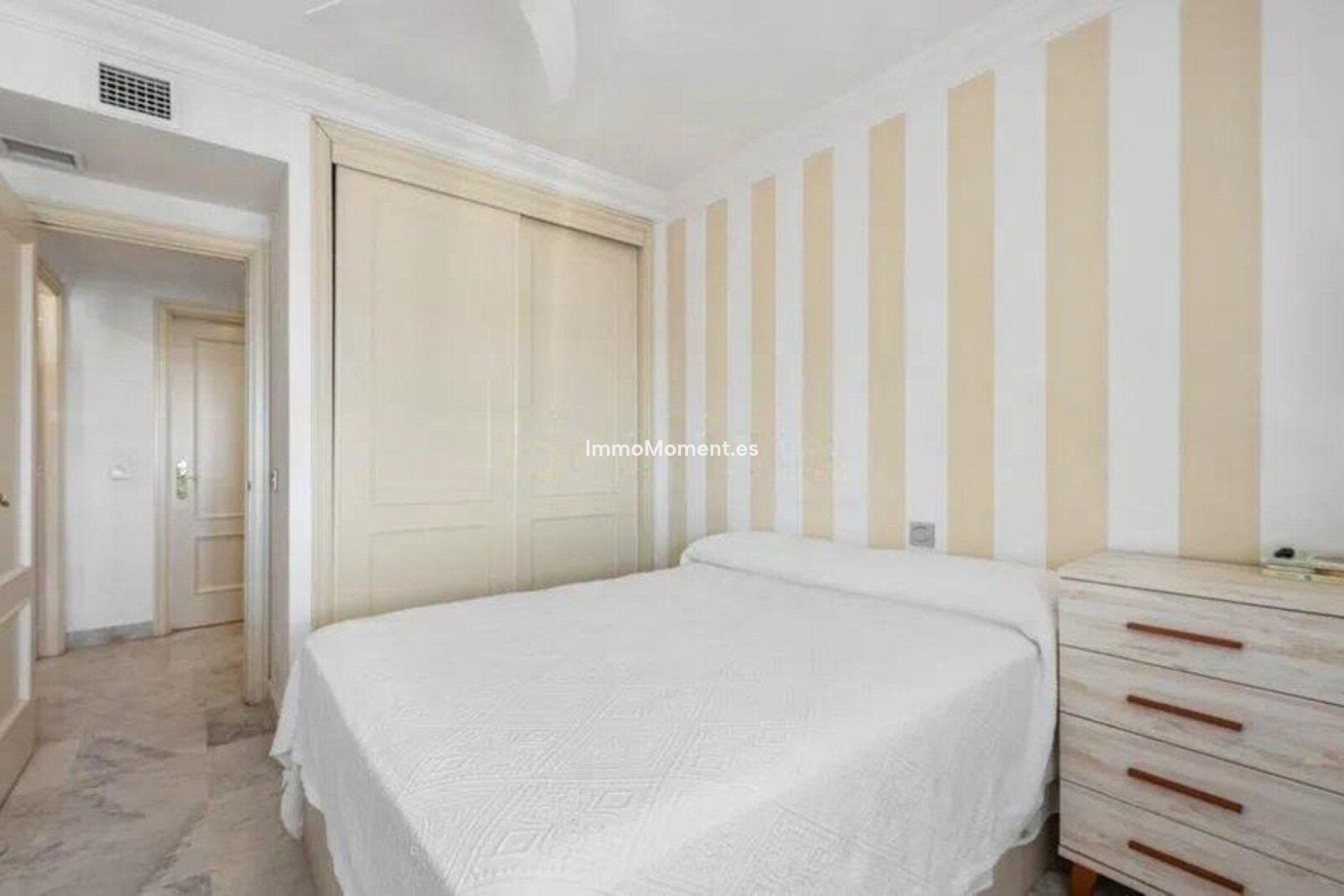 Resale - Apartment - Marbella - Puerto Banús