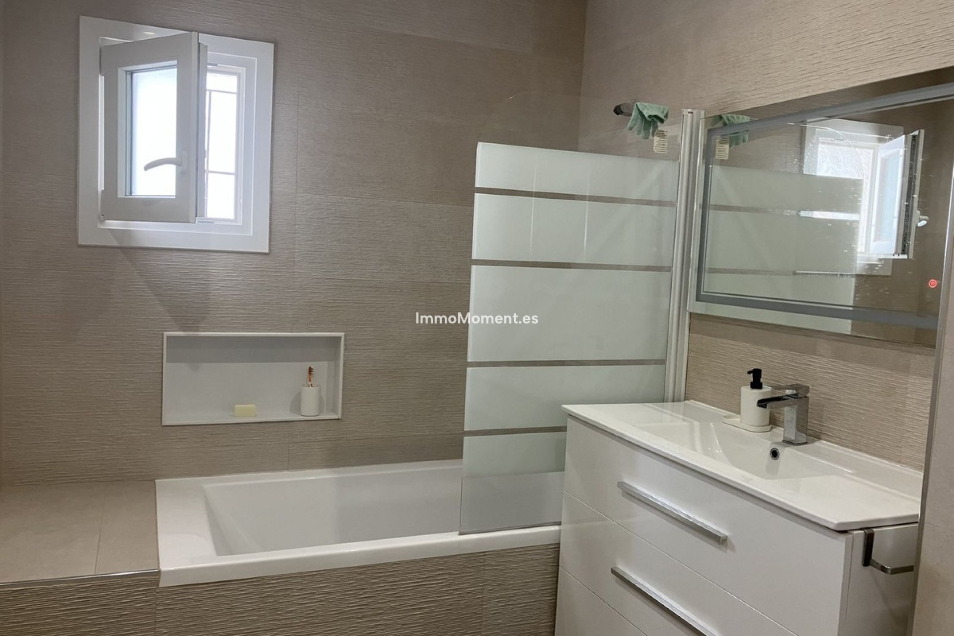 Resale - Apartment - Marbella - Puerto Banús