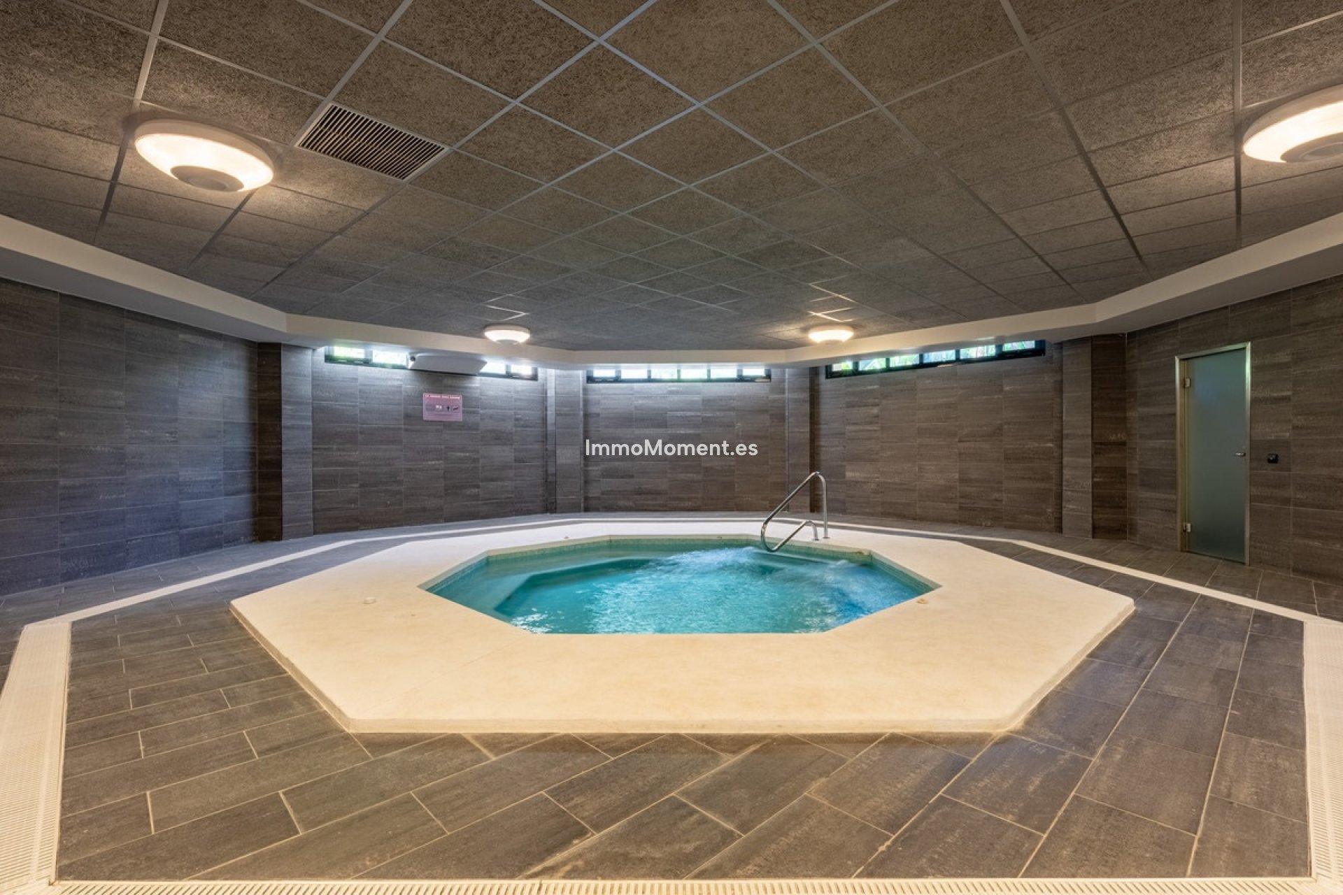 Resale - Apartment - Marbella - Puerto Banús