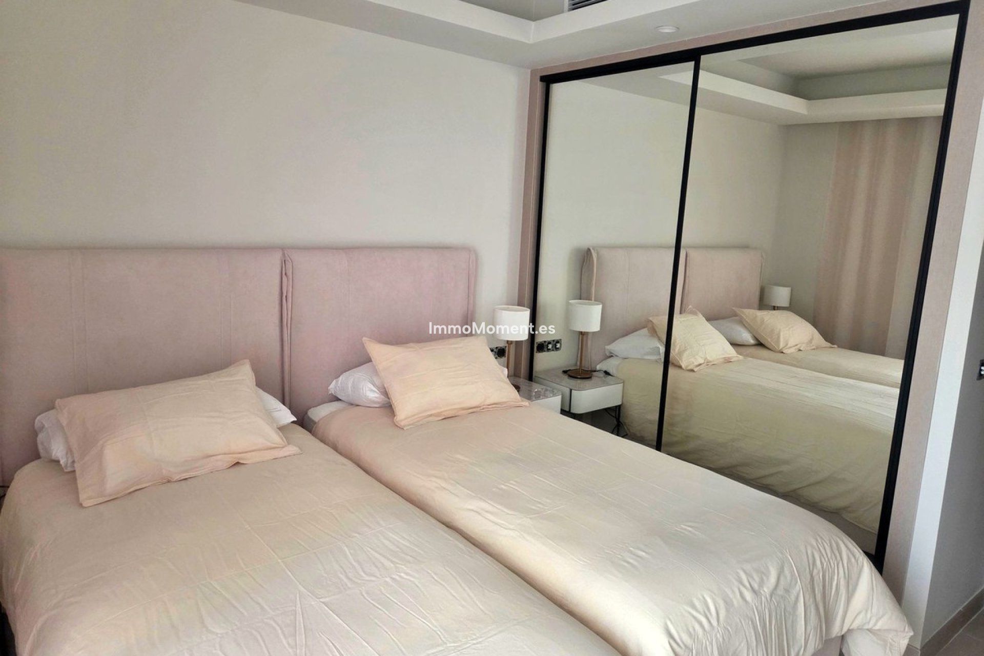 Resale - Apartment - Marbella - Puerto Banús