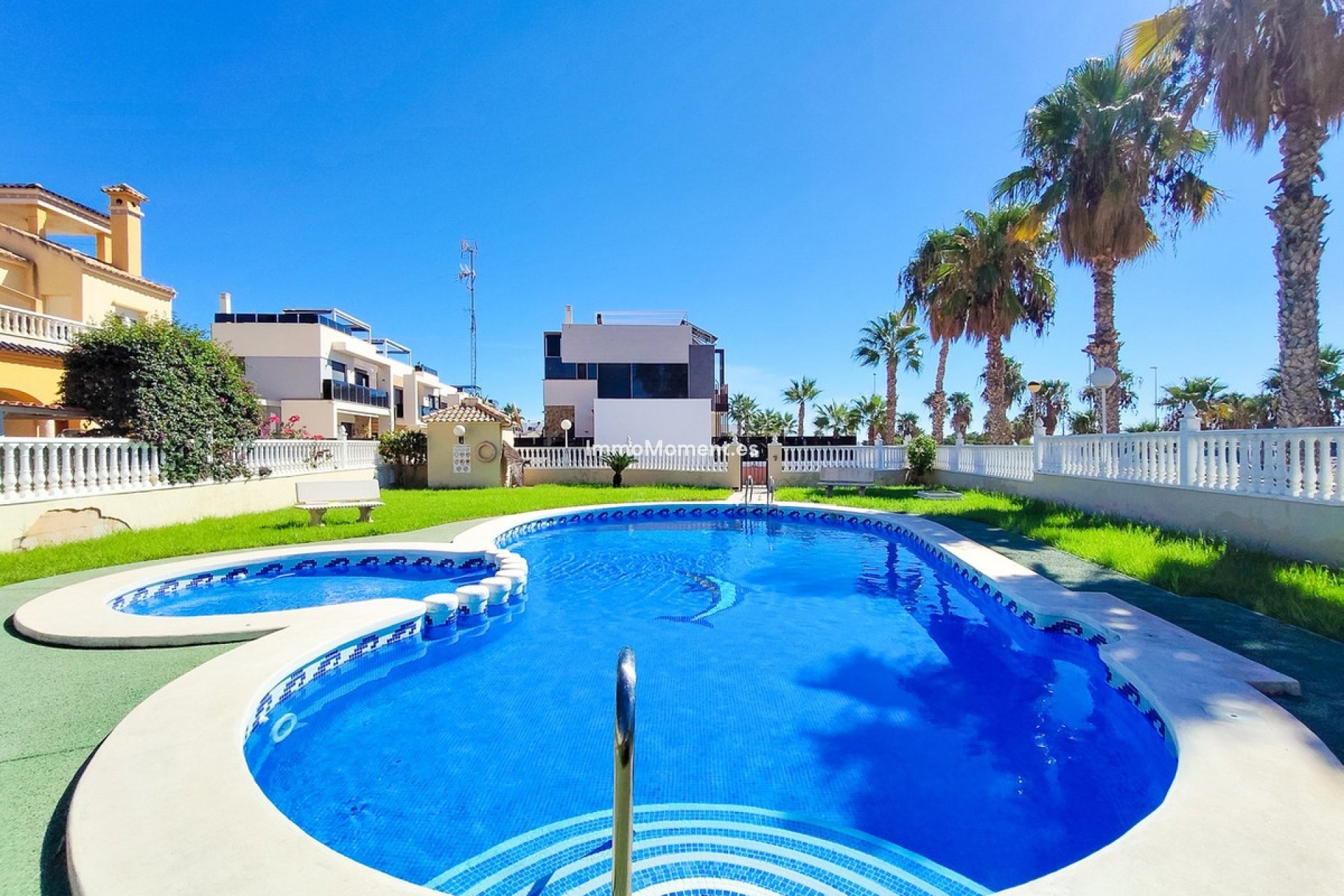 Resale - Apartment - Orihuela Costa - Cabo roig - La Zenia