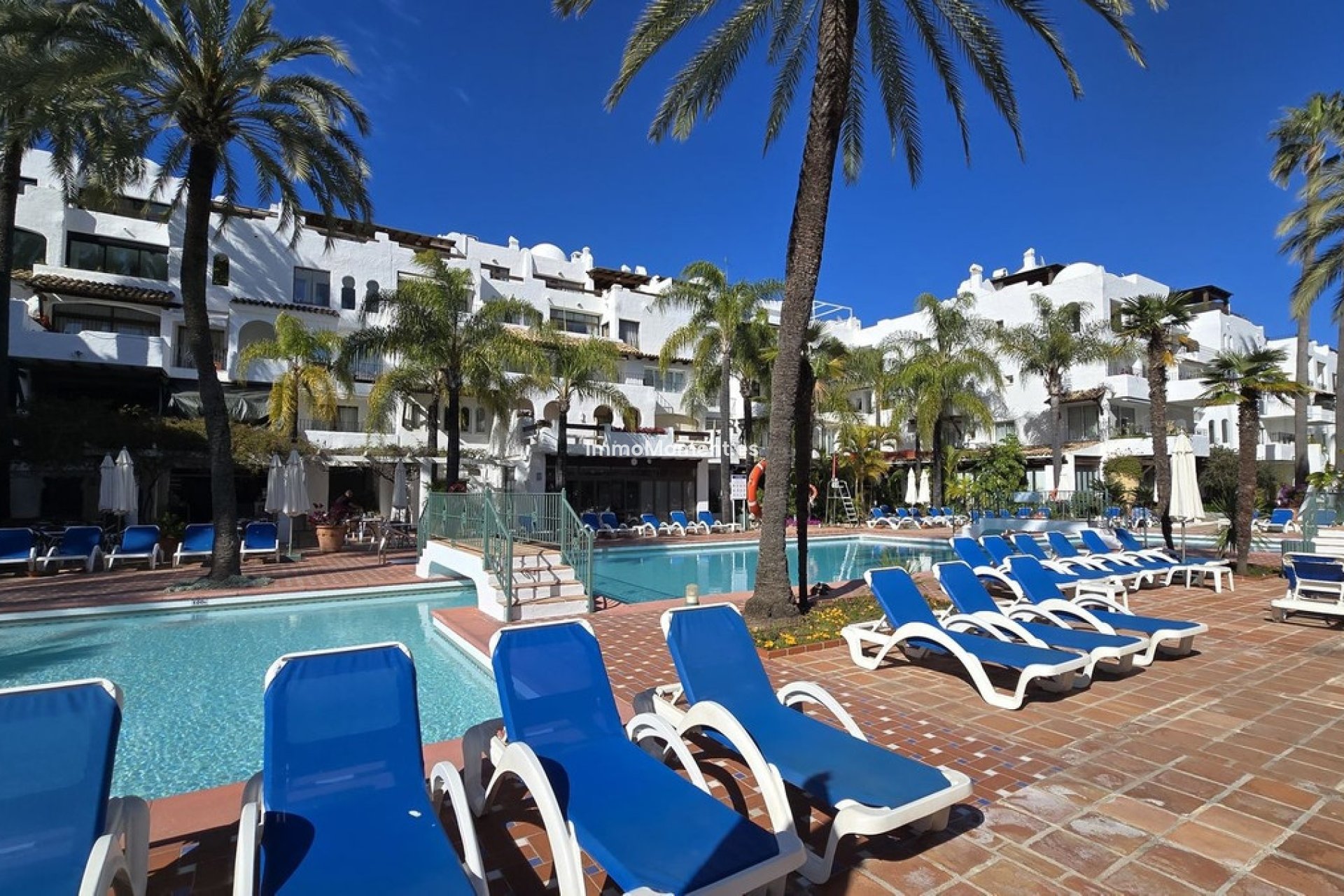 Resale - Apartment - Puerto Banús
