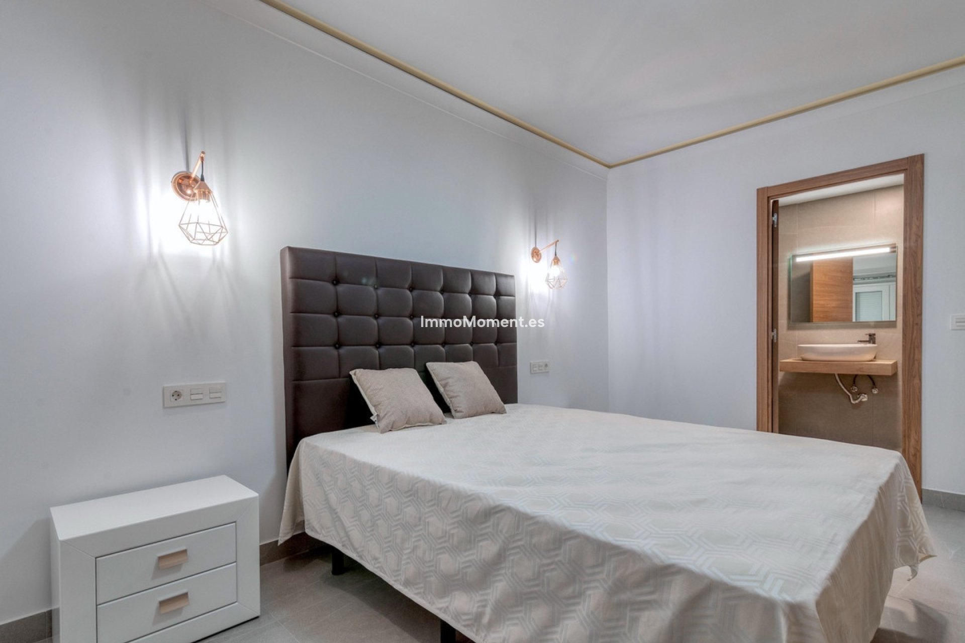 Resale - Apartment - Puerto Banús