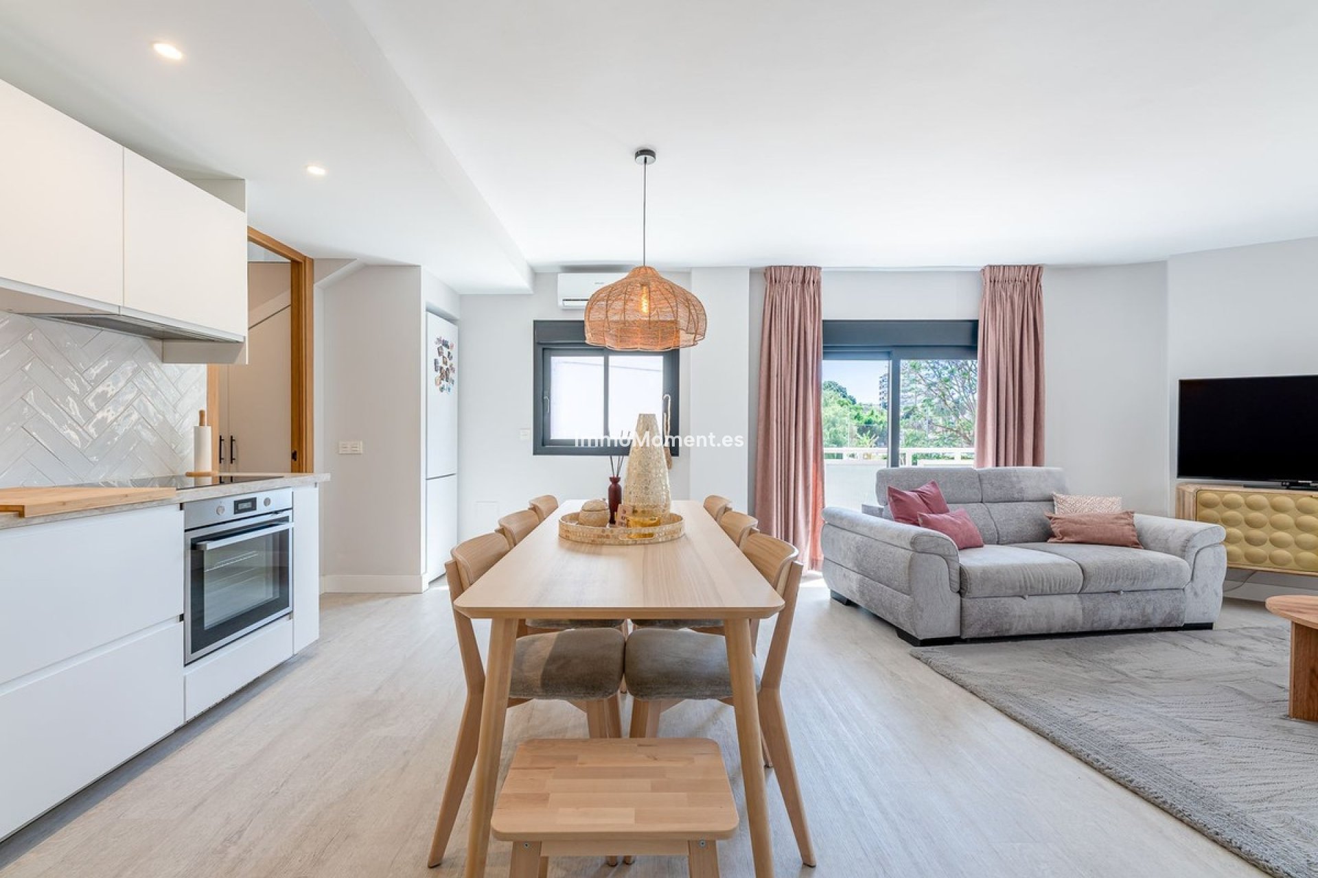 Resale - Apartment - Torremolinos - La Carihuela