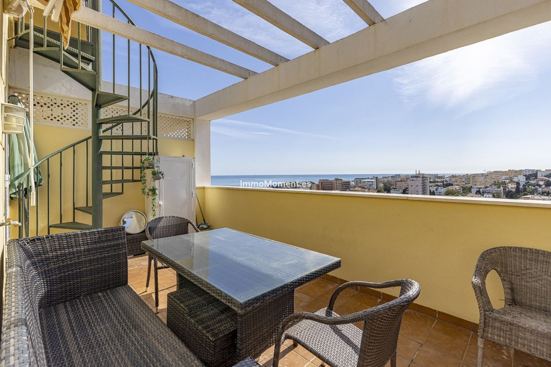 Resale - Apartment - Torremolinos - La Carihuela