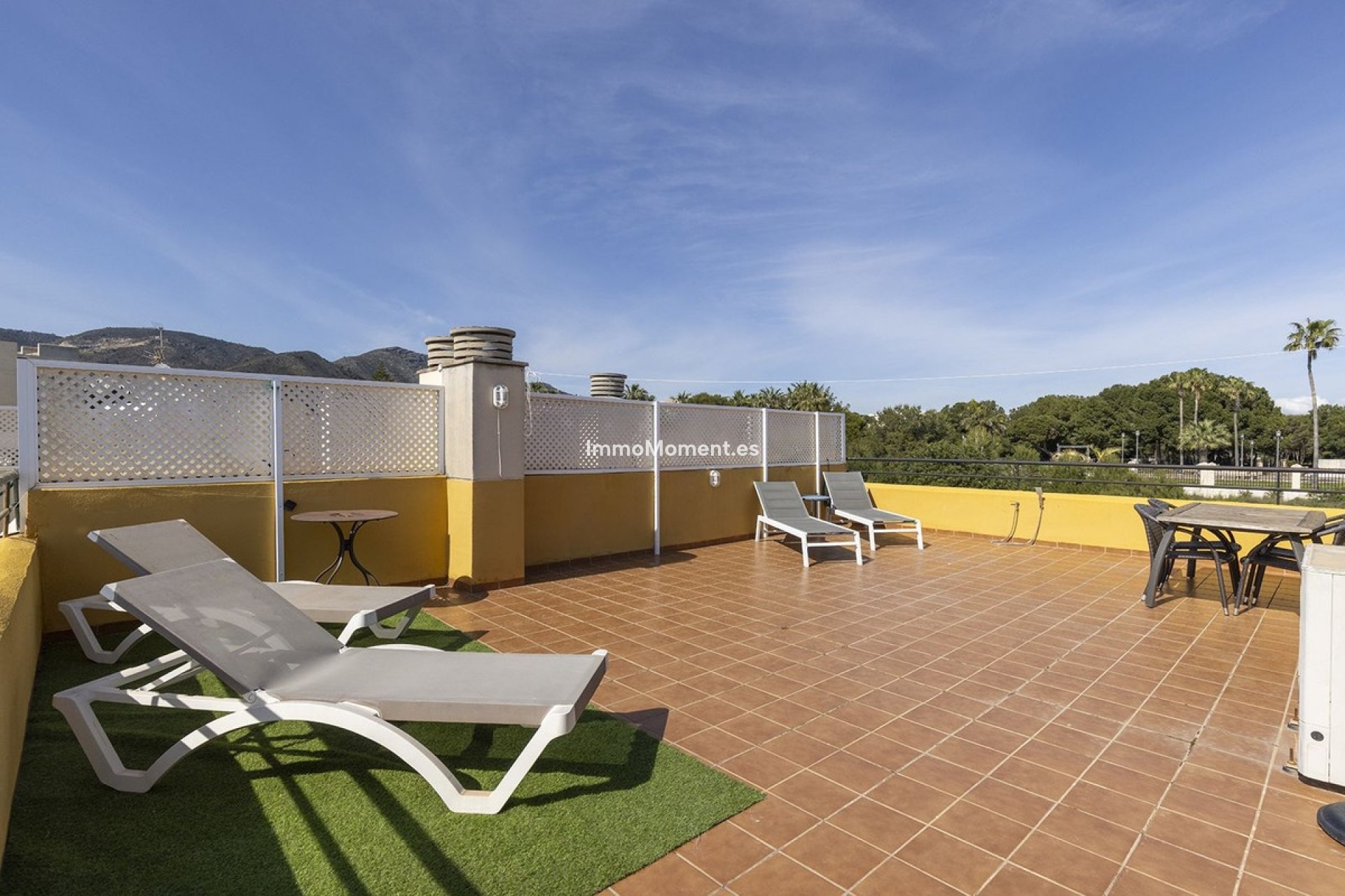 Resale - Apartment - Torremolinos - La Carihuela