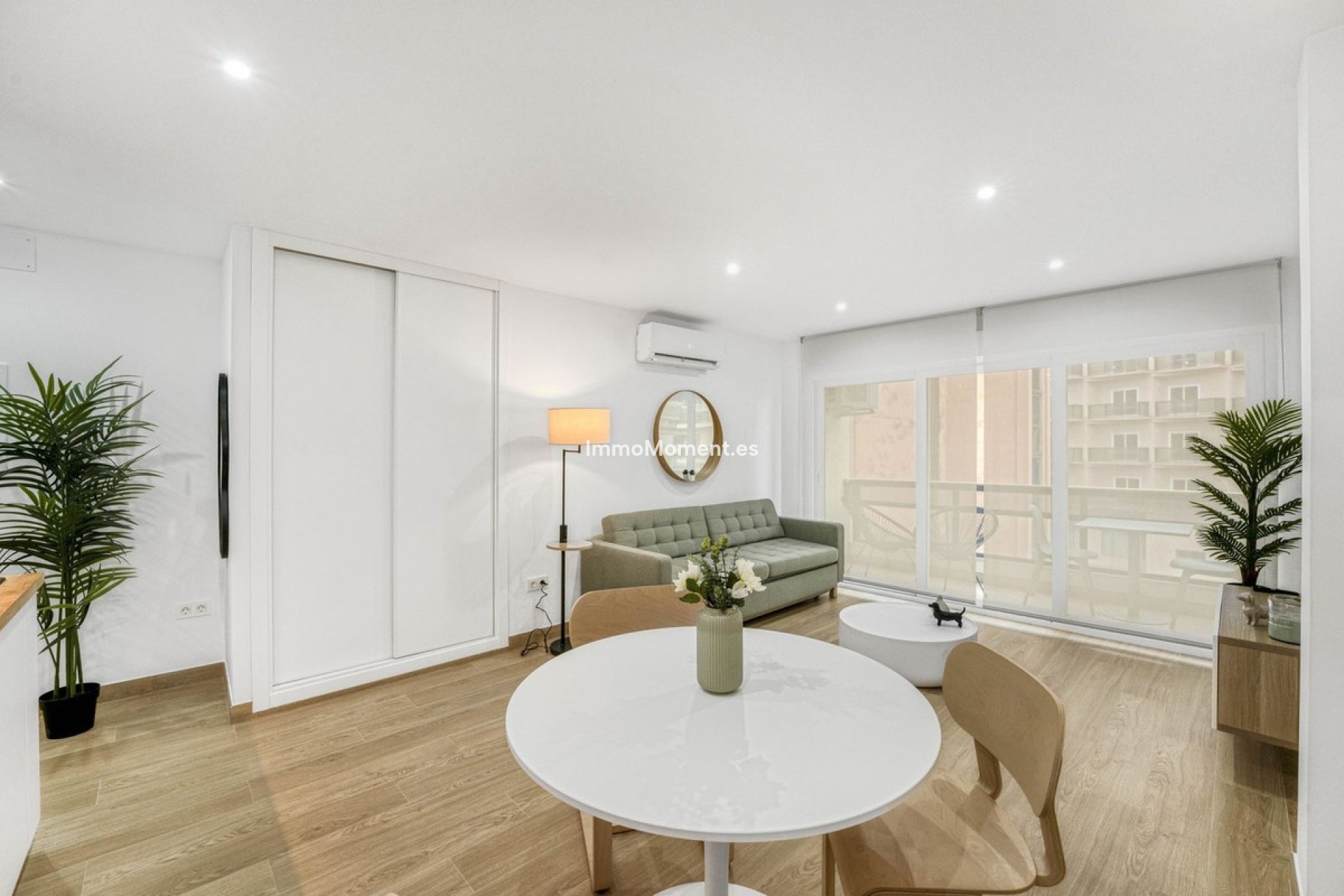 Resale - Apartment - Torremolinos - La Carihuela