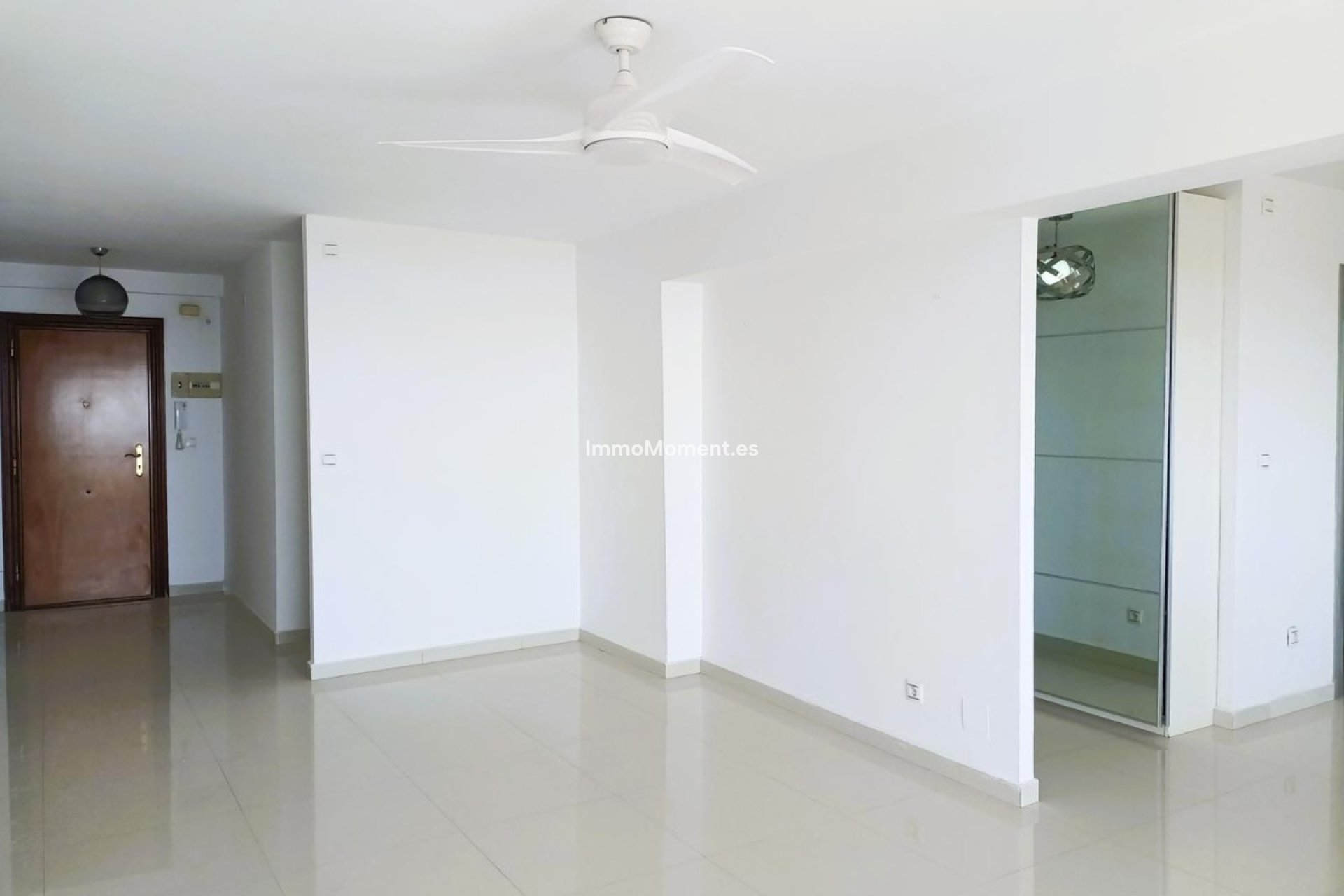 Resale - Apartment - Torremolinos - La Carihuela