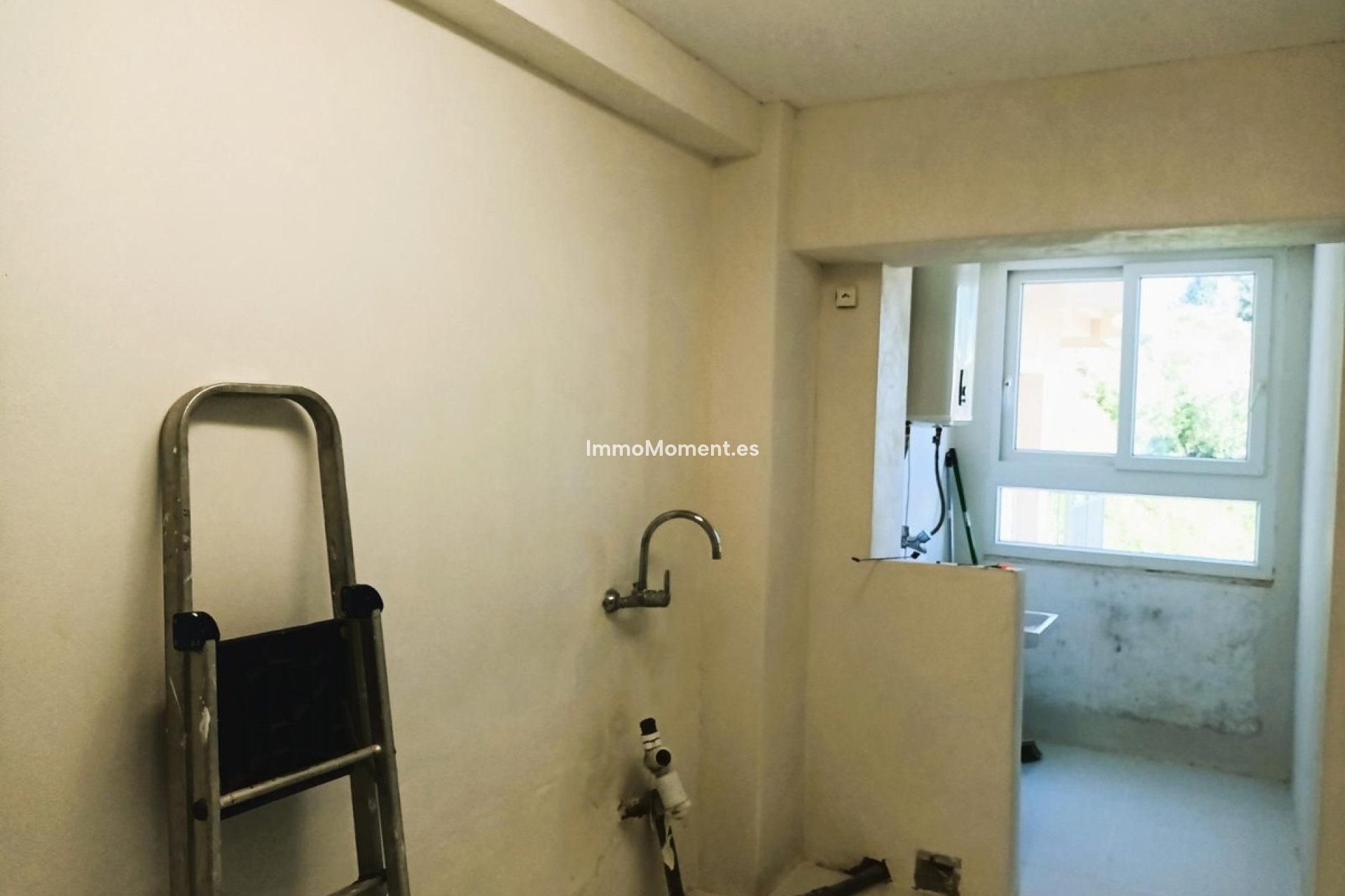 Resale - Apartment - Torremolinos - La Carihuela