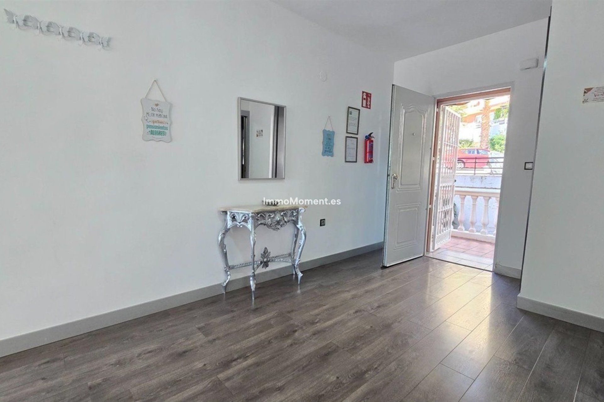 Resale - Apartment - Torremolinos - La Carihuela