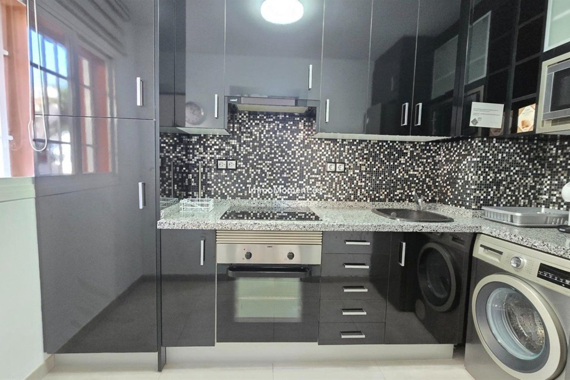 Resale - Apartment - Torremolinos - La Carihuela