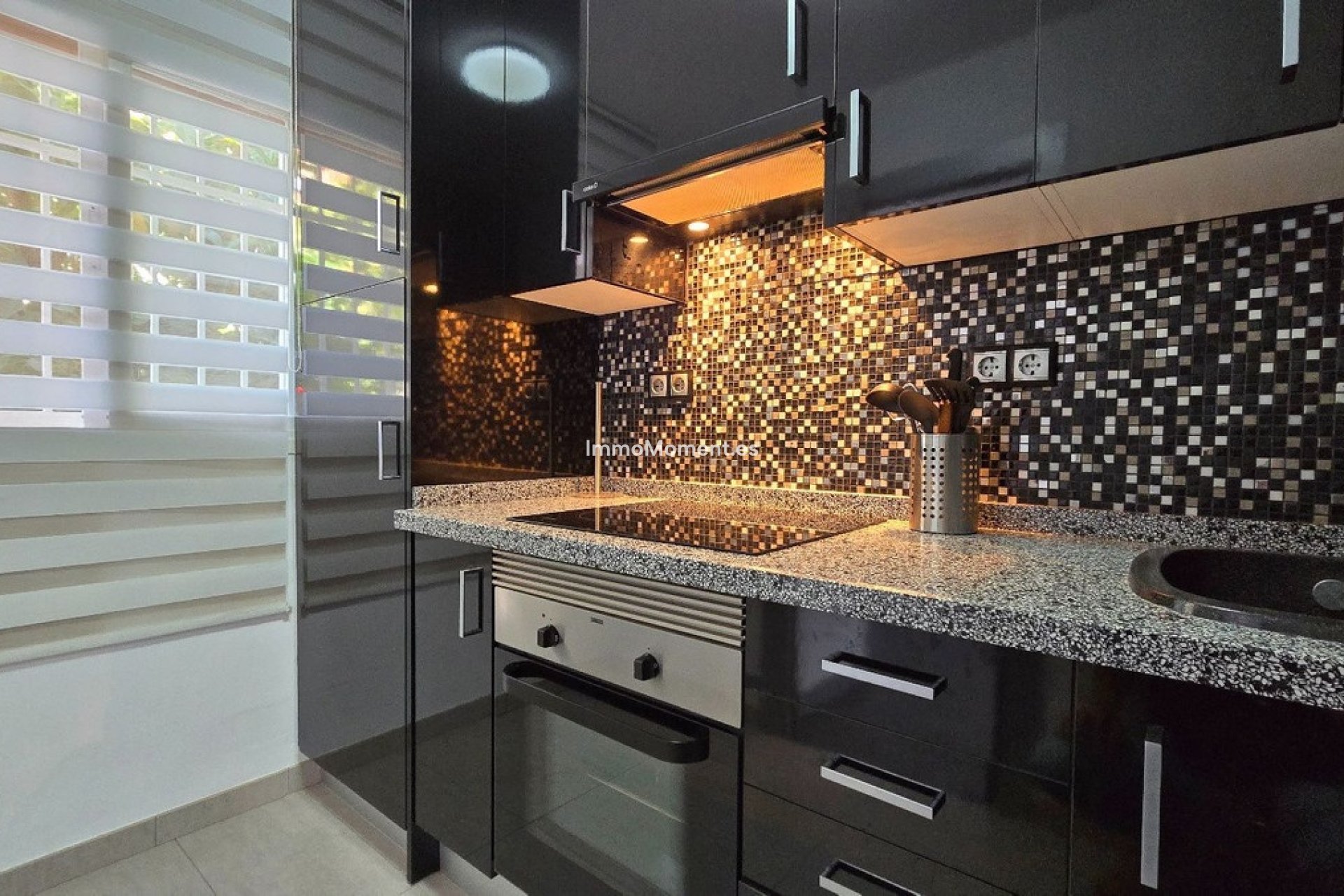 Resale - Apartment - Torremolinos - La Carihuela