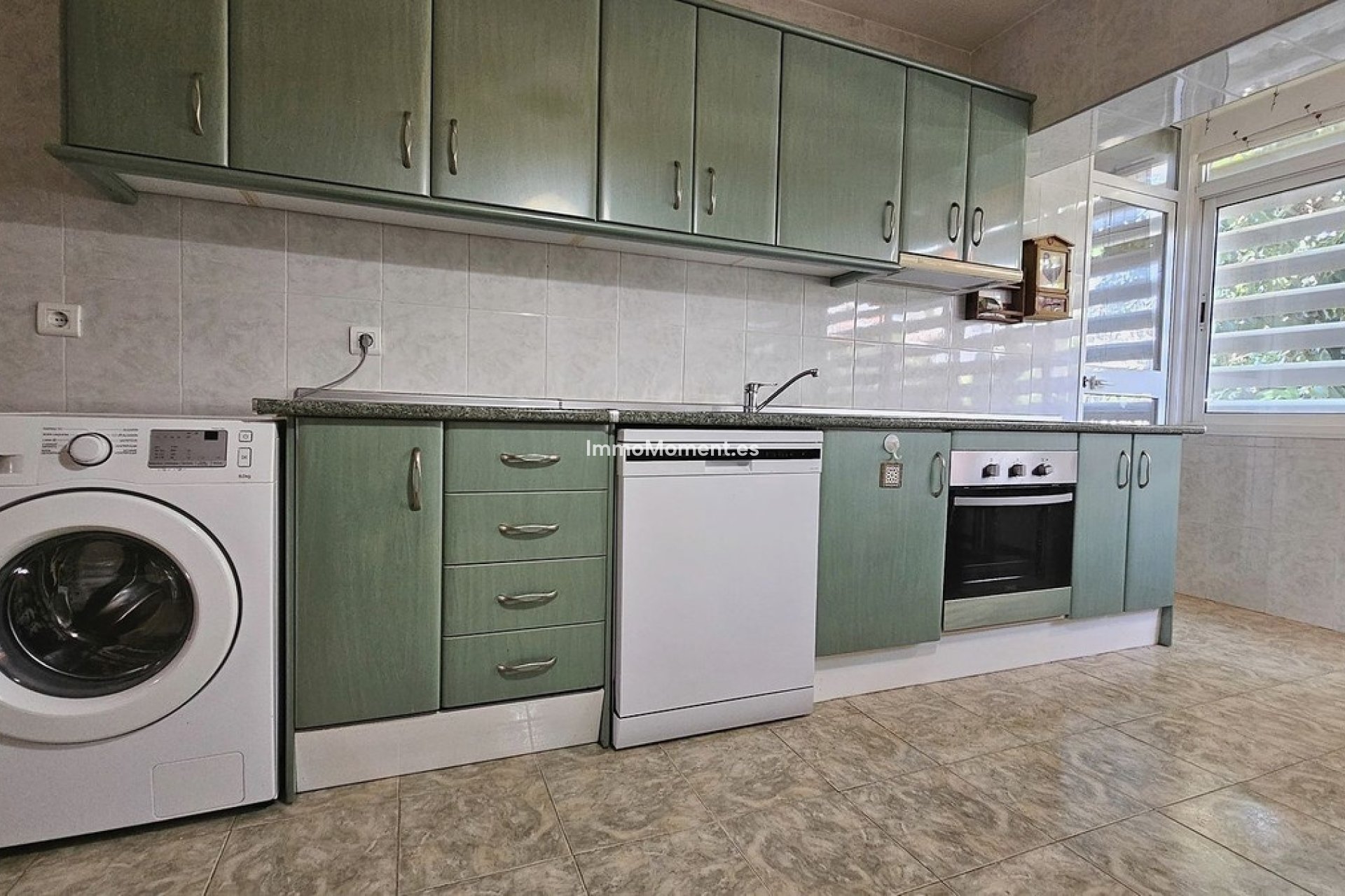 Resale - Apartment - Torremolinos - La Carihuela