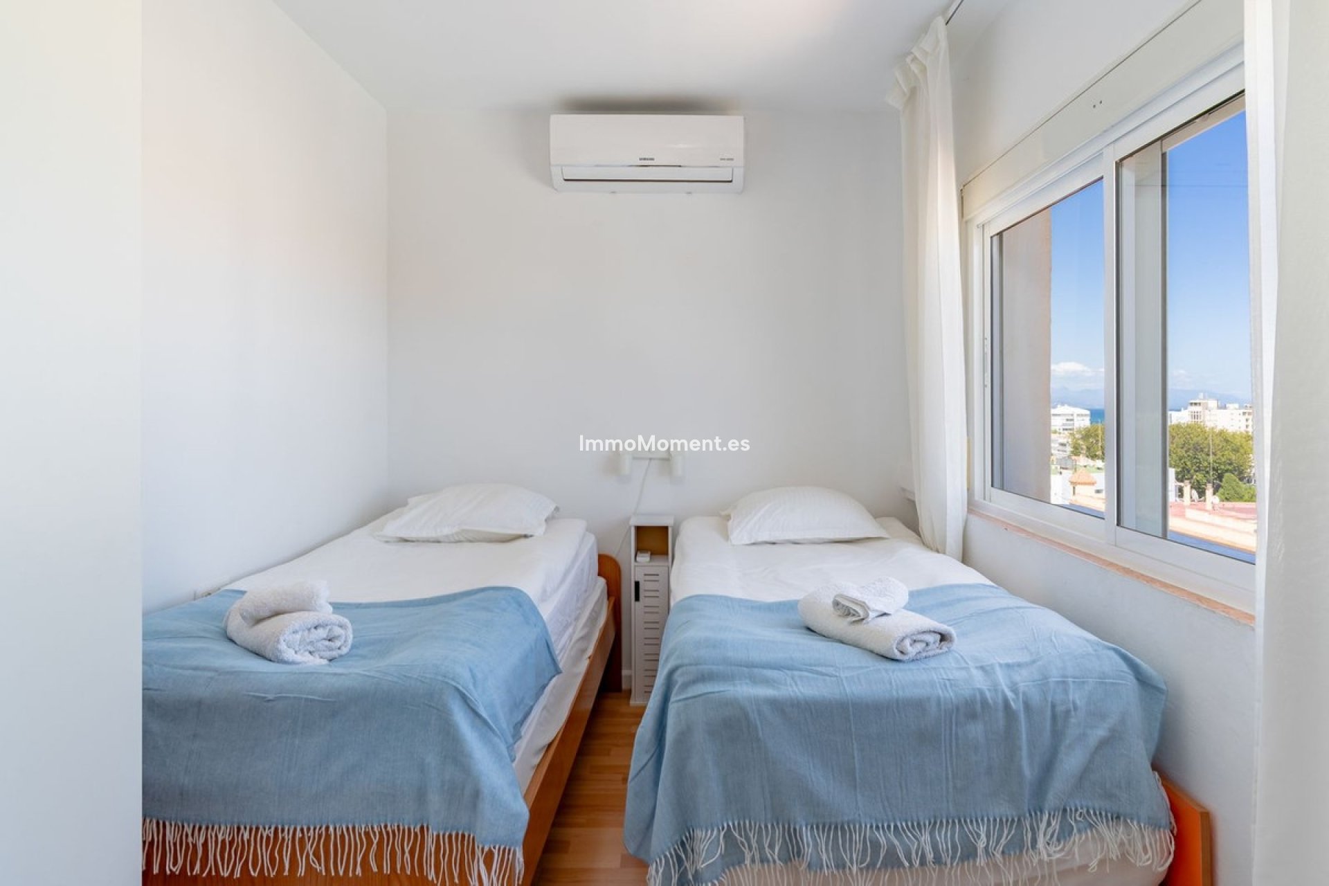 Resale - Apartment - Torremolinos - La Carihuela