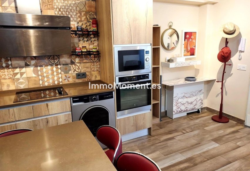 Resale - Apartment - Torremolinos - La Carihuela