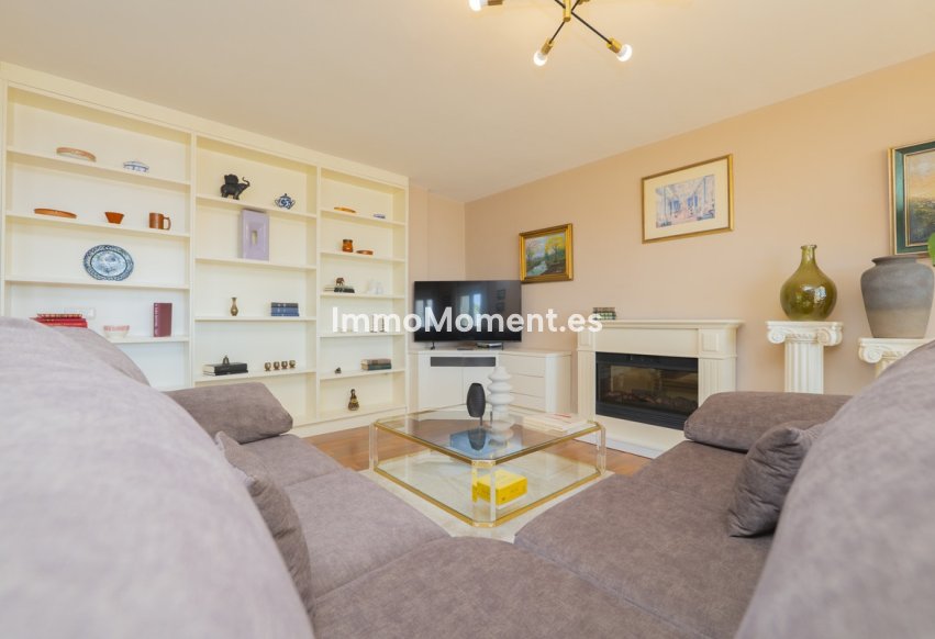 Resale - Apartment - Torremolinos - La Carihuela
