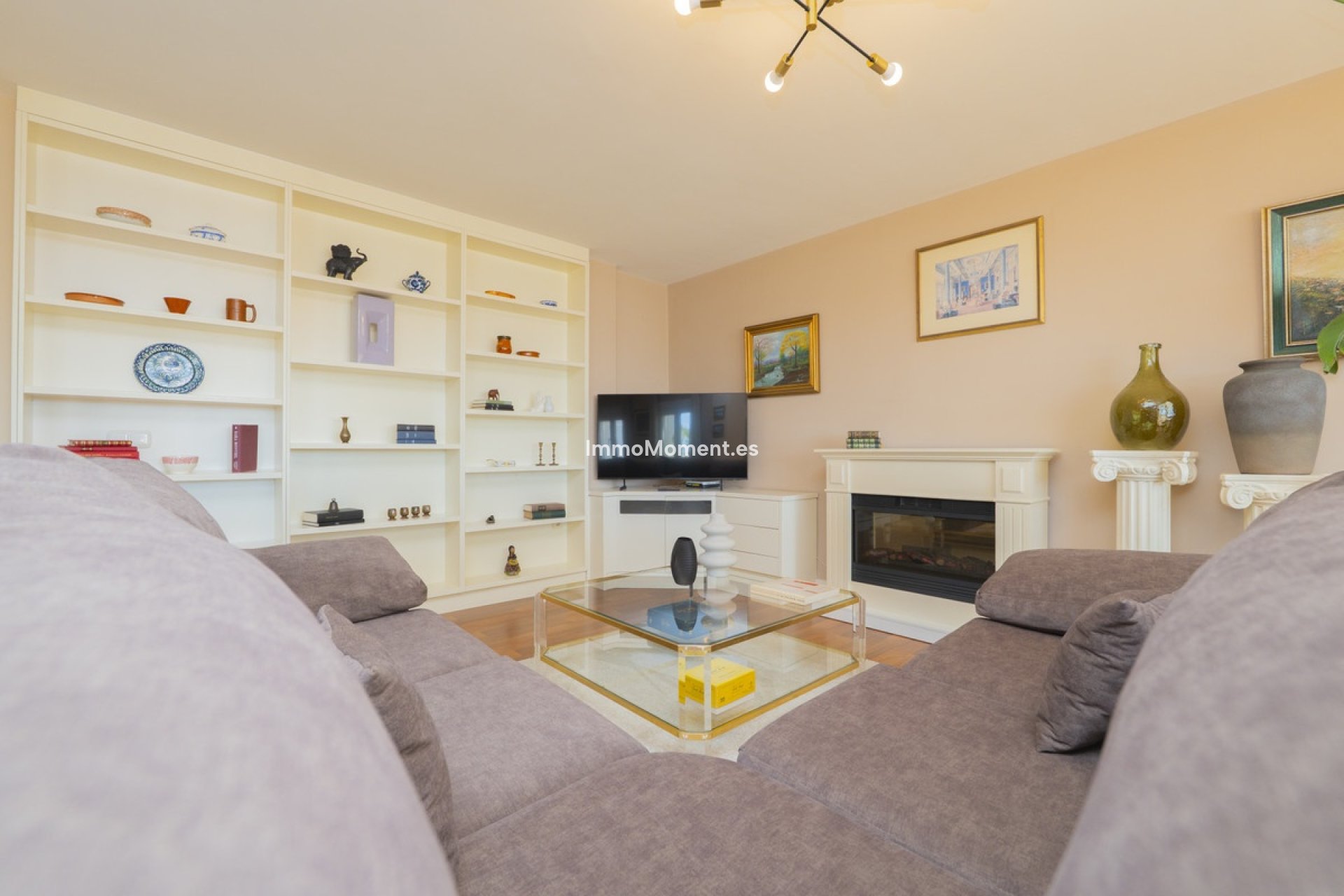 Resale - Apartment - Torremolinos - La Carihuela
