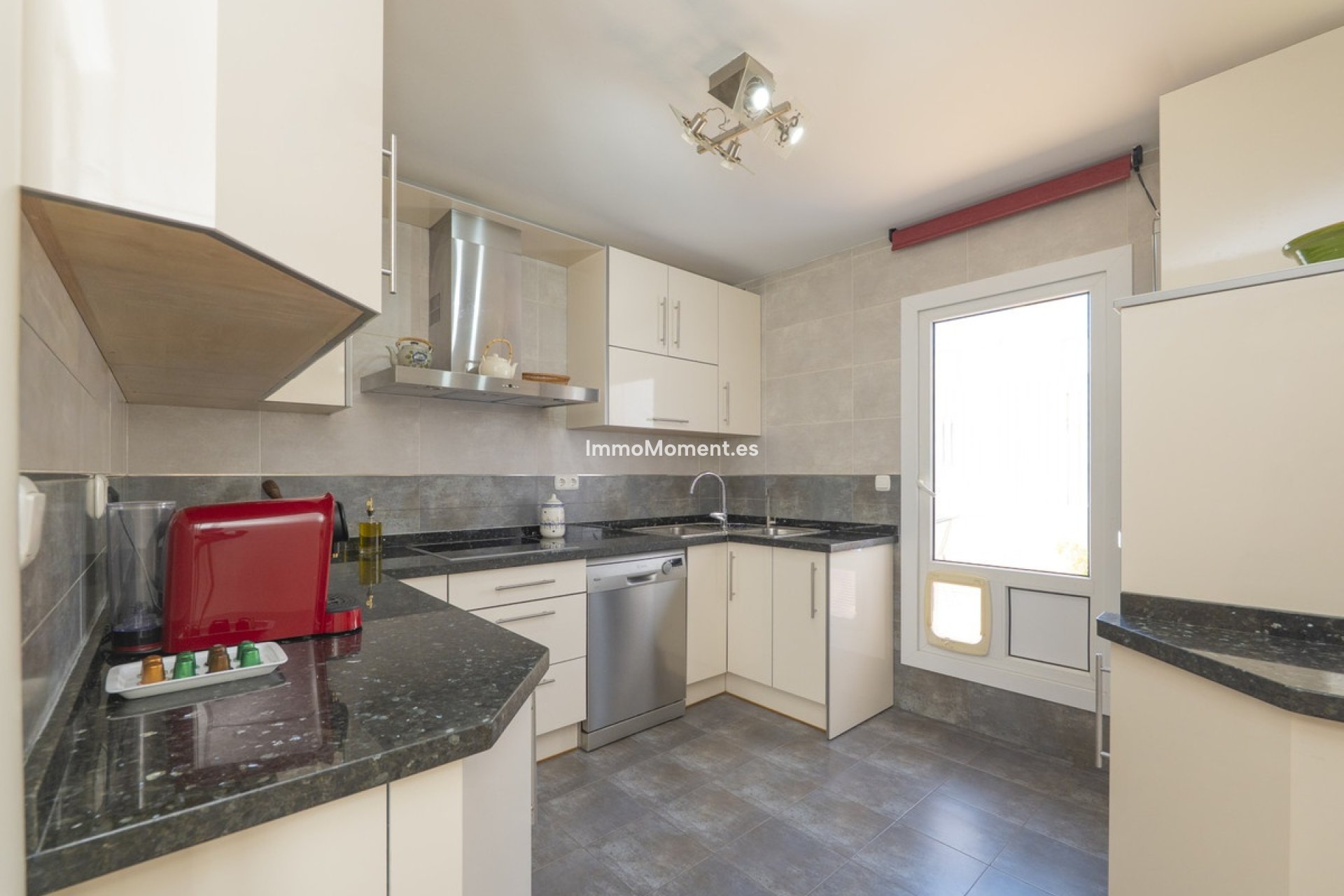 Resale - Apartment - Torremolinos - La Carihuela